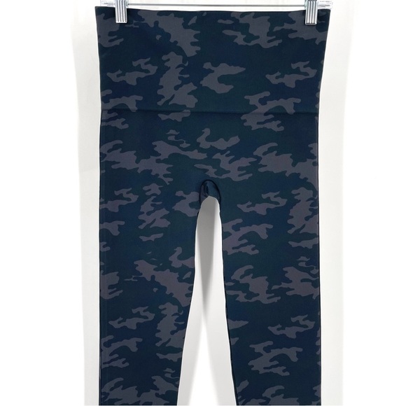 Spanx Look at Me Now Seamless Black Camo High Waisted Comfort Legging Pant - Picture 5 of 8